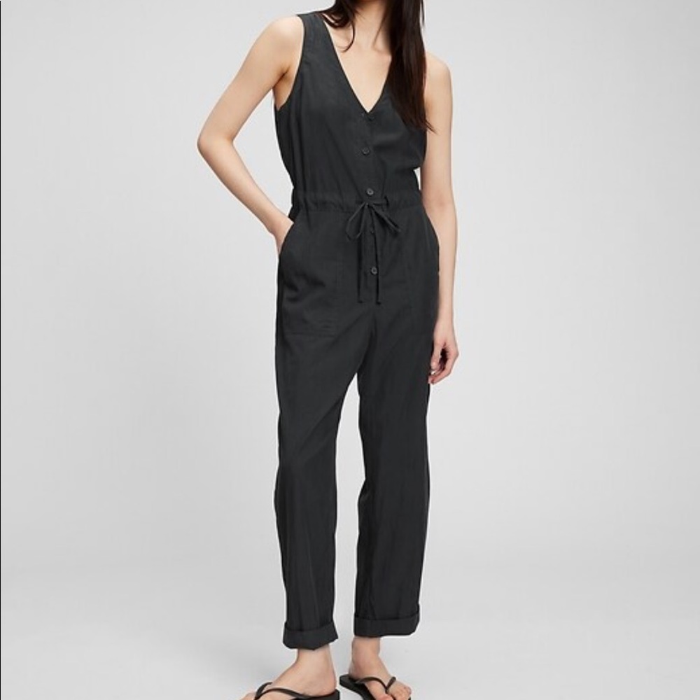 GAP Black Sleeveless Jumpsuit